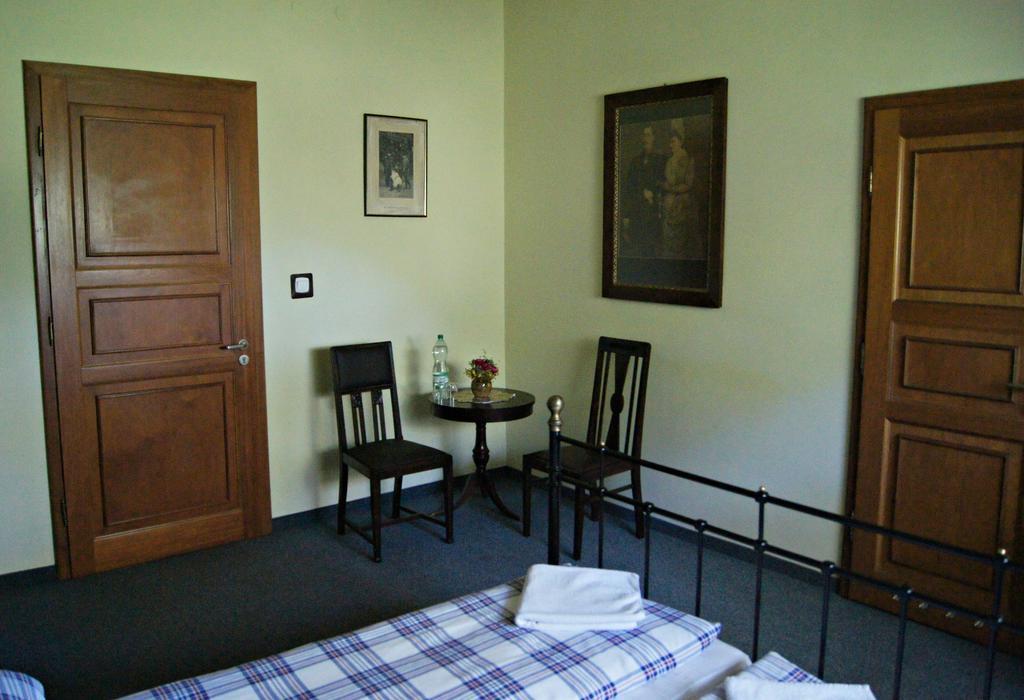 Dworek Pod Herbem Gadkowice Bilik gambar